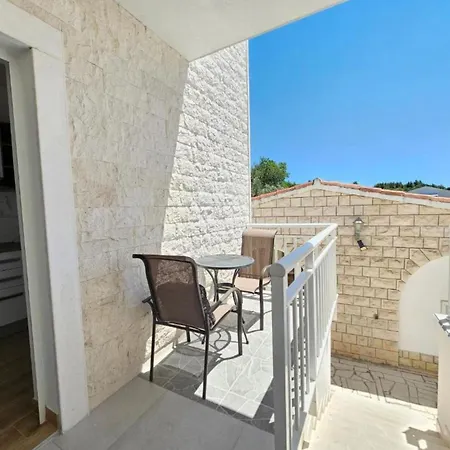 Hébergement de vacances Adriatic Balota With Shared Pool- With Terrace 2 *