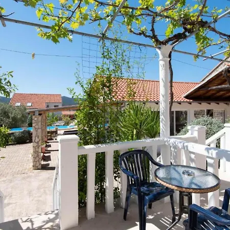 Adriatic Balota With Shared Pool- With Terrace 2 *